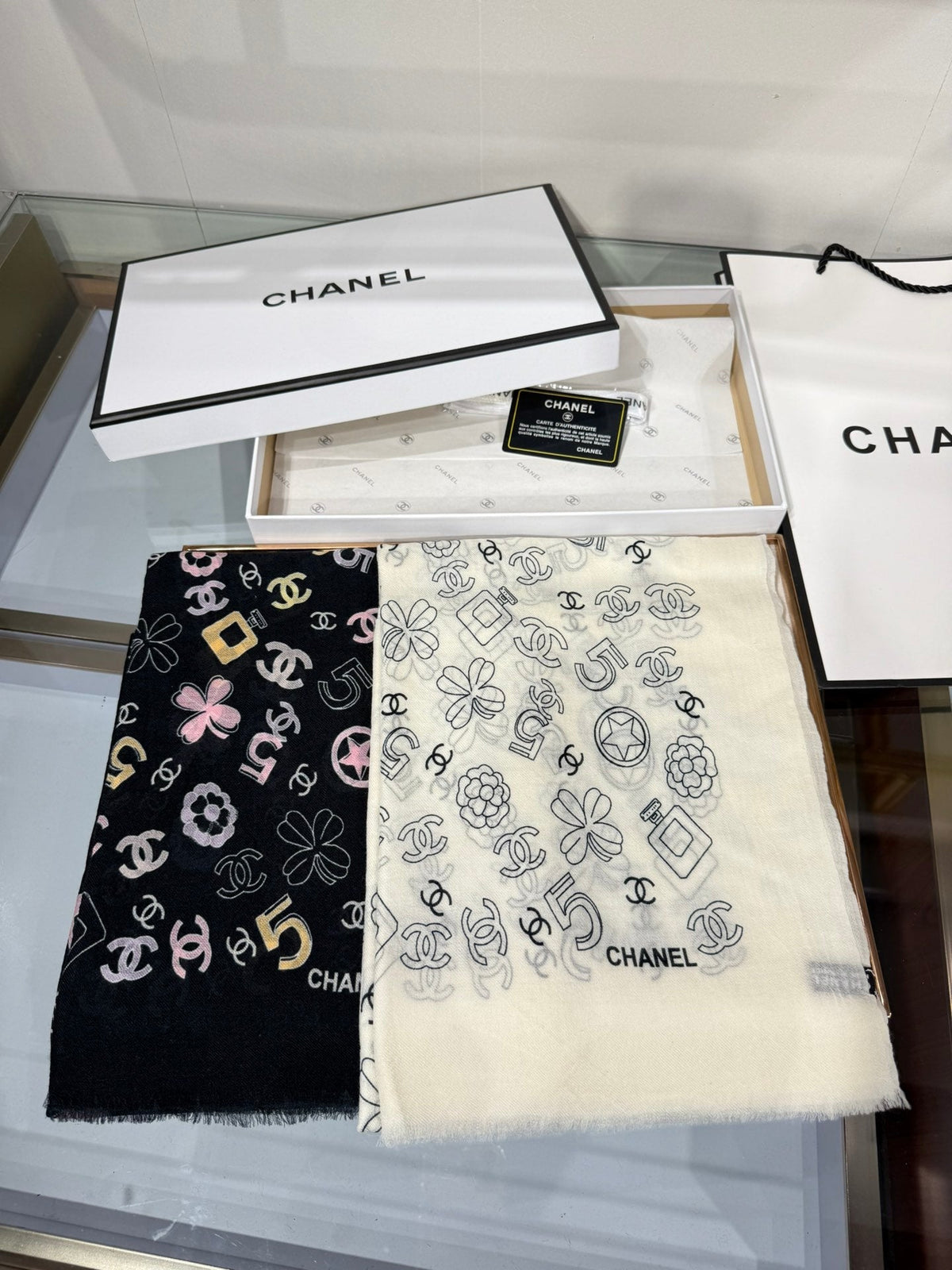 CHANEL 25S SCARF 200 IN CASHMERE 706597